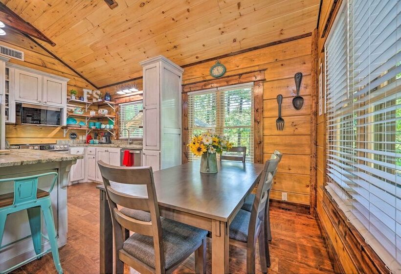 Falling Star  Eagletown Cabin W/ Hot Tub: Pets Ok