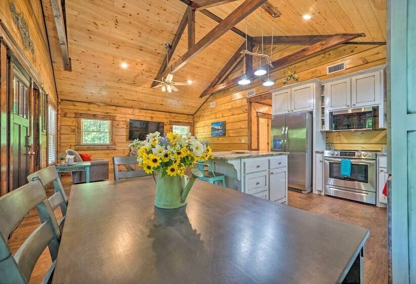 Falling Star  Eagletown Cabin W/ Hot Tub: Pets Ok