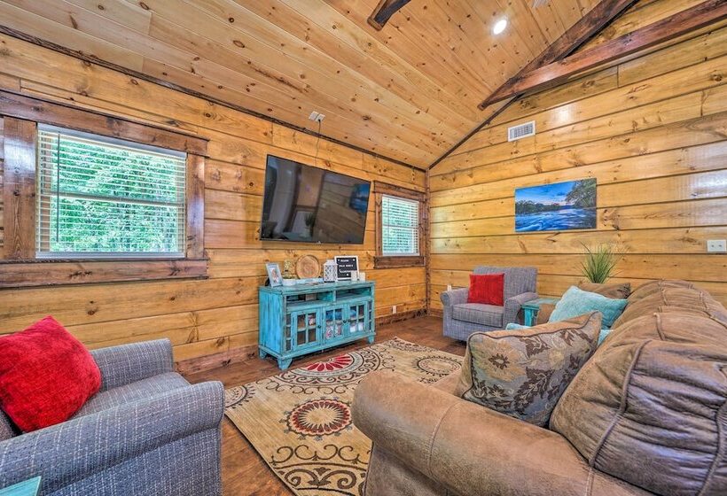 Falling Star  Eagletown Cabin W/ Hot Tub: Pets Ok