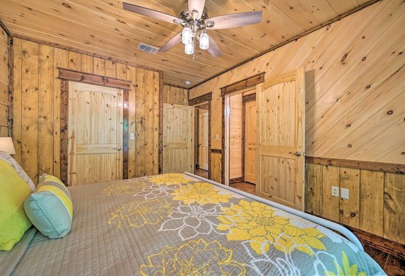 Falling Star  Eagletown Cabin W/ Hot Tub: Pets Ok