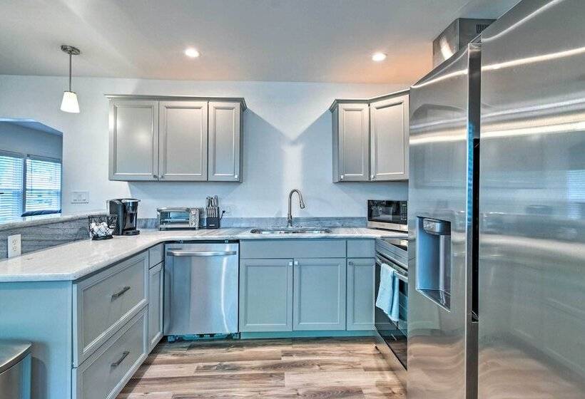 Pet Friendly Fayetteville Home W/ Fenced Yard