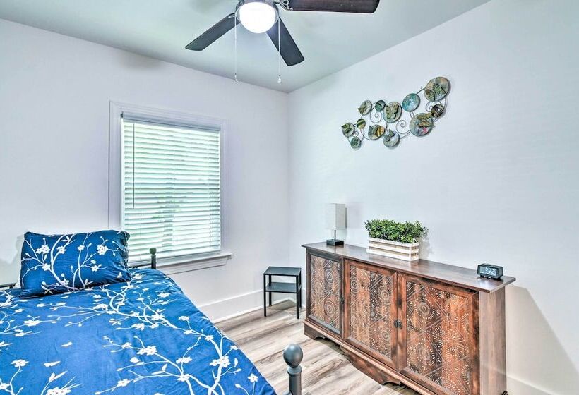 Pet Friendly Fayetteville Home W/ Fenced Yard