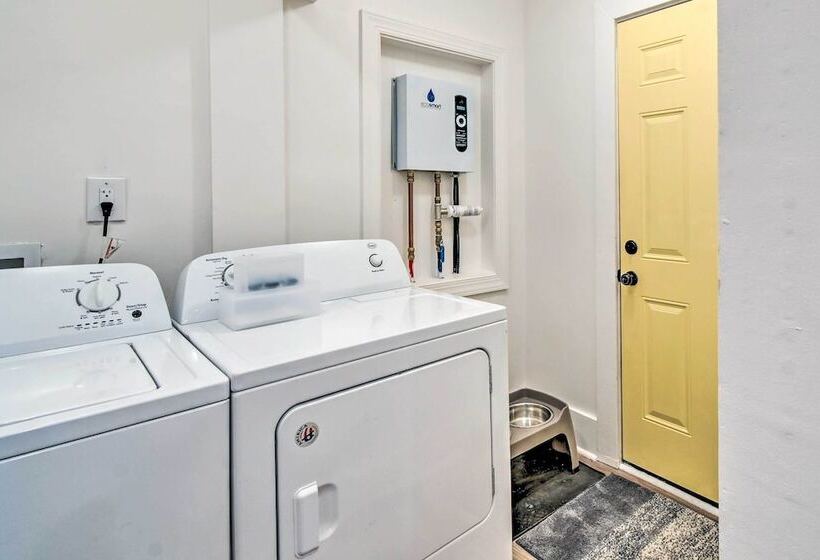 Pet Friendly Fayetteville Home W/ Fenced Yard