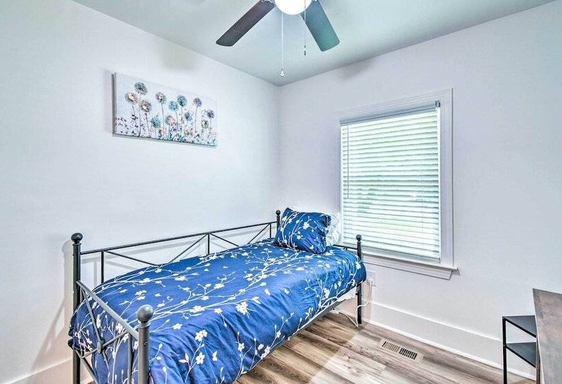 Pet Friendly Fayetteville Home W/ Fenced Yard