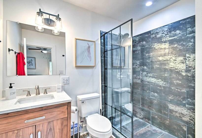 Pet Friendly Fayetteville Home W/ Fenced Yard