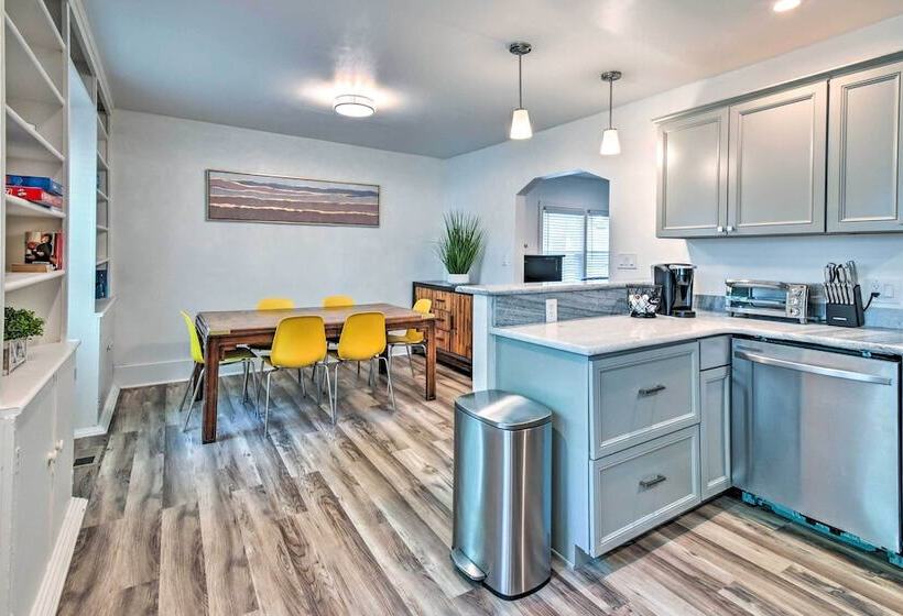 Pet Friendly Fayetteville Home W/ Fenced Yard