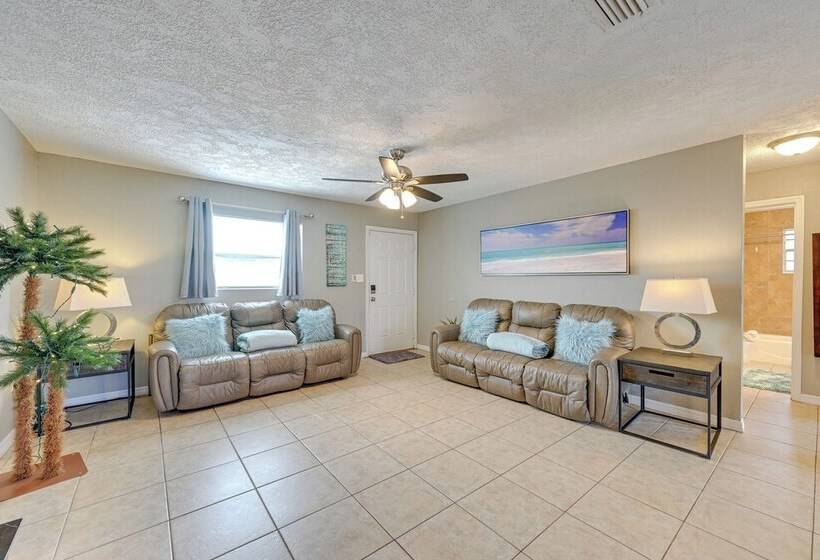 Dog Friendly Home W/ Yard ~ 6 Miles To The Beach!