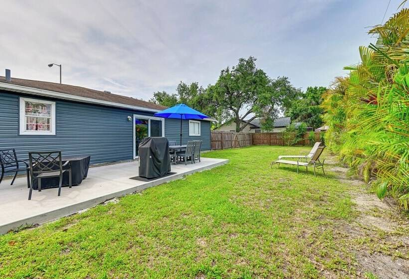 Dog Friendly Home W/ Yard ~ 6 Miles To The Beach!