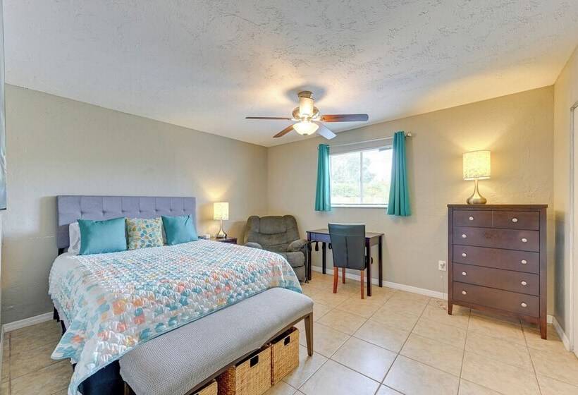 Dog Friendly Home W/ Yard ~ 6 Miles To The Beach!
