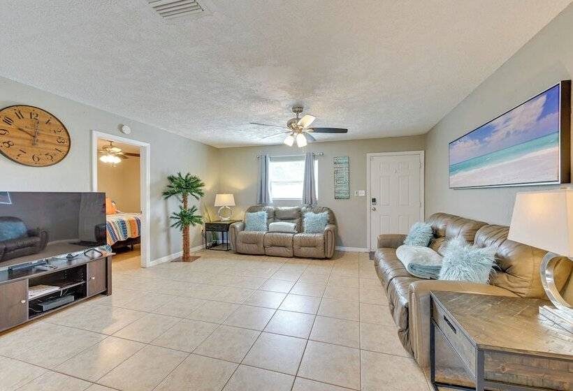 Dog Friendly Home W/ Yard ~ 6 Miles To The Beach!
