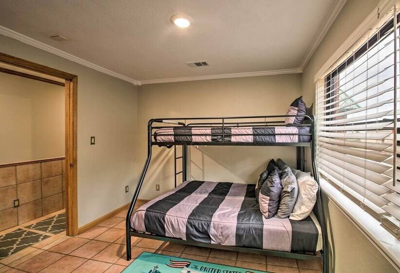 Lakefront Gem W/ Docks In Hot Springs!