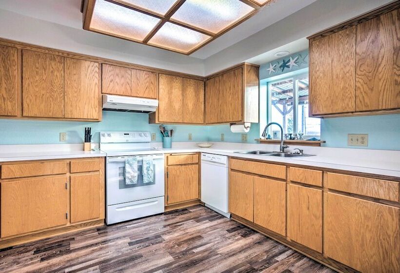 Pet Friendly North Bend Home W/ Bay Views!