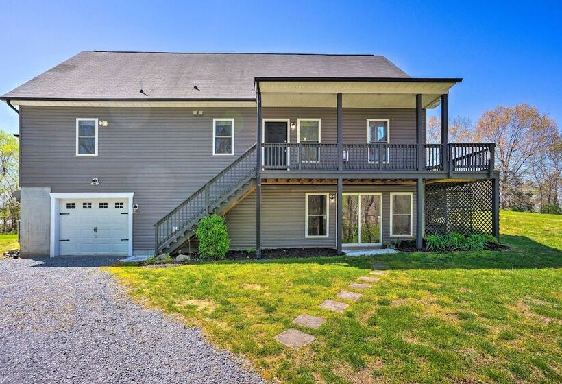 Pet Friendly Retreat Near Lake Anna W/ Decks!