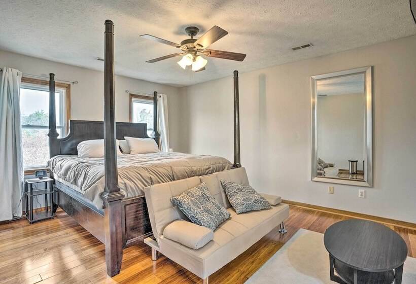 Richmond Area Home W/ Game Room & Patio!