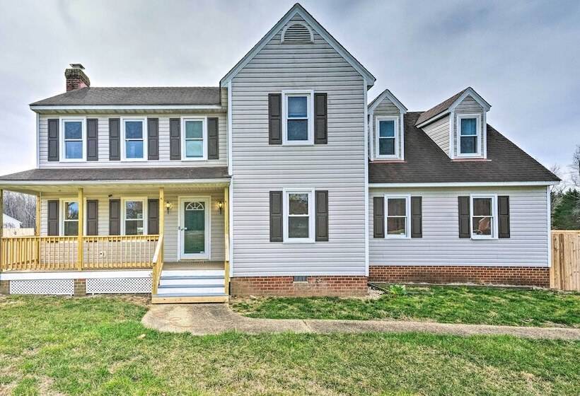 Richmond Area Home W/ Game Room & Patio!