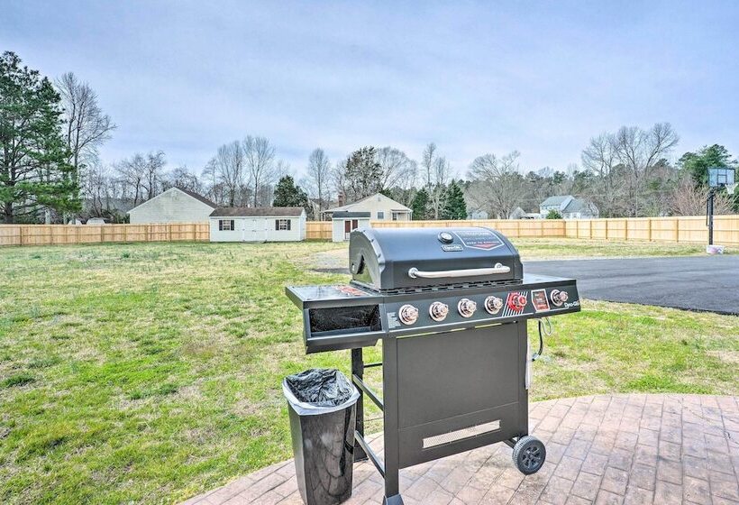 Richmond Area Home W/ Game Room & Patio!