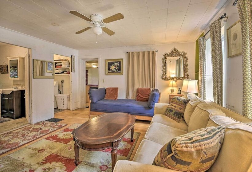 Pet Friendly Roxbury Farmhouse On 350 Acres!