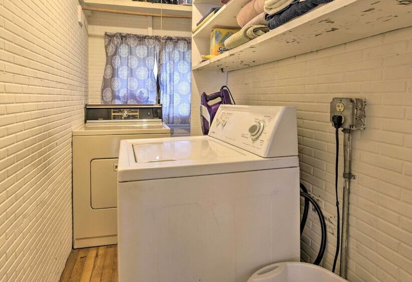 Pet Friendly Roxbury Farmhouse On 350 Acres!