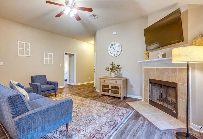Pet Friendly Texas Retreat W/ Fenced In Yard!