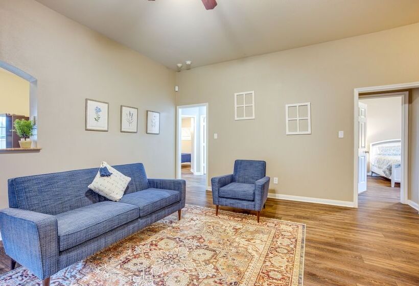 Pet Friendly Texas Retreat W/ Fenced In Yard!