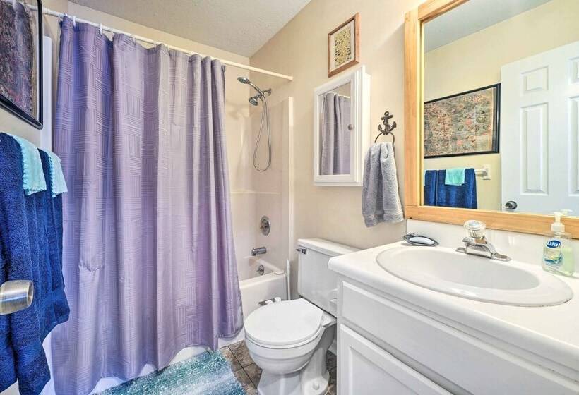 Pet Friendly Wilmington Home W/ Fenced Yard!