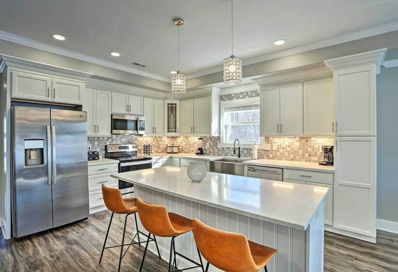 Petfriendly Home, 5 Mi To Dtwn Louisville!