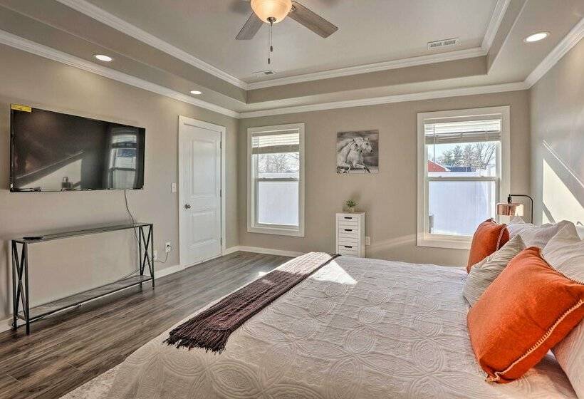 Petfriendly Home, 5 Mi To Dtwn Louisville!