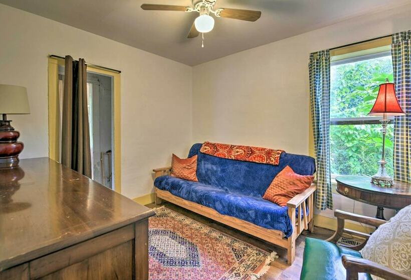 Pet Friendly Roxbury Farmhouse On 350 Acres!