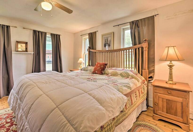 Pet Friendly Roxbury Farmhouse On 350 Acres!