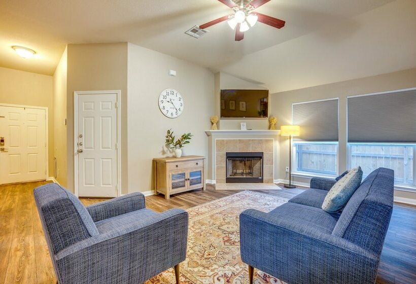 Pet Friendly Texas Retreat W/ Fenced In Yard!