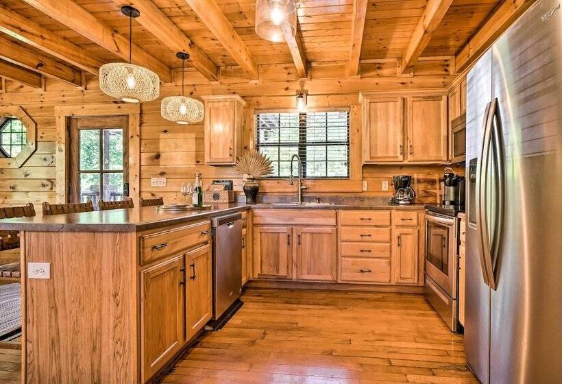 Pigeon Forge Cabin W/ Amazing Mountain Views!