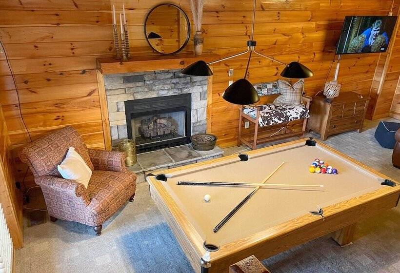 Pigeon Forge Cabin W/ Amazing Mountain Views!