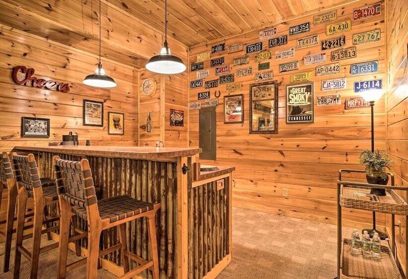 Pigeon Forge Cabin W/ Amazing Mountain Views!