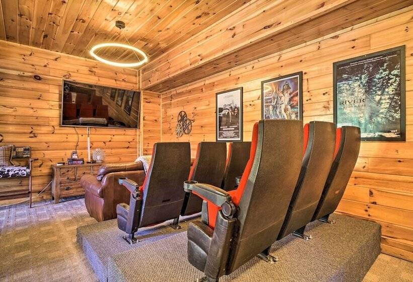 Pigeon Forge Cabin W/ Amazing Mountain Views!