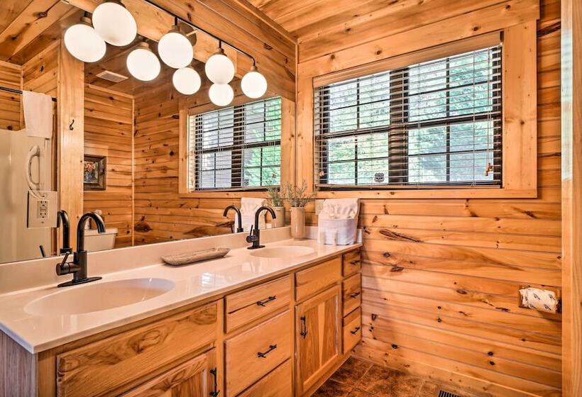 Pigeon Forge Cabin W/ Amazing Mountain Views!