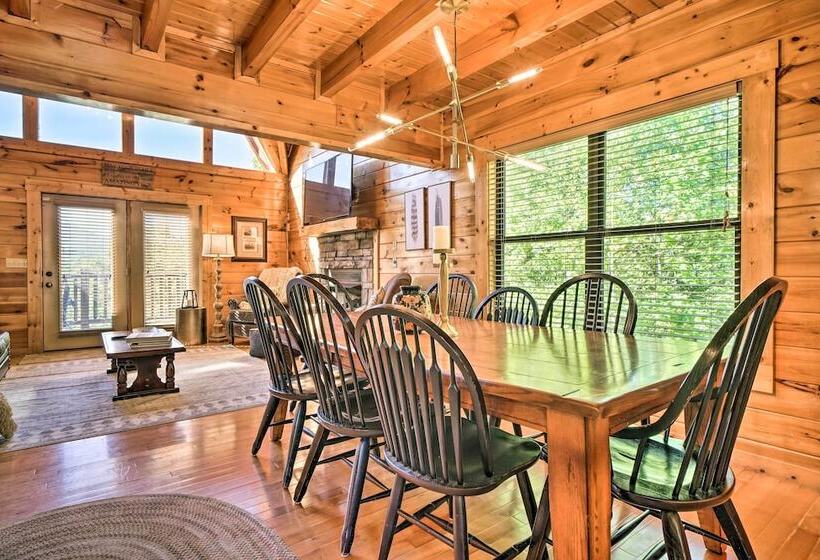 Pigeon Forge Cabin W/ Amazing Mountain Views!