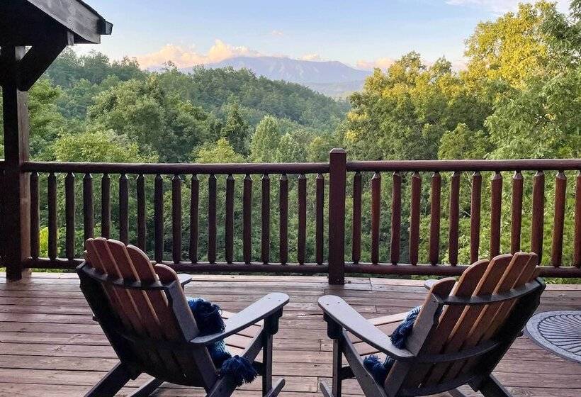 Pigeon Forge Cabin W/ Amazing Mountain Views!