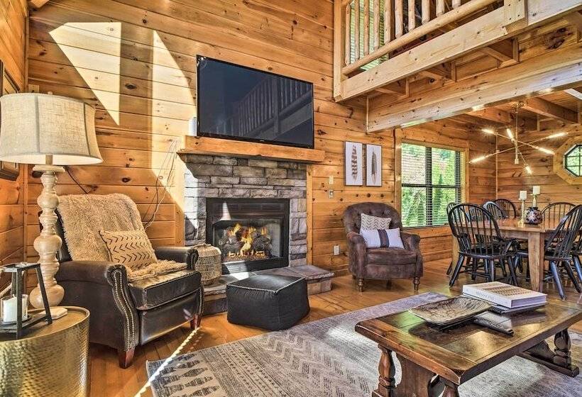 Pigeon Forge Cabin W/ Amazing Mountain Views!