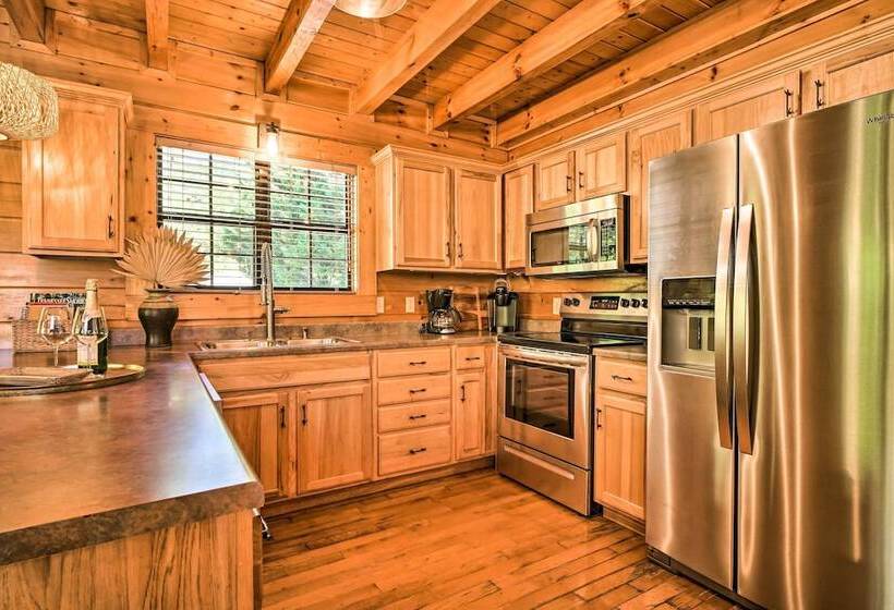 Pigeon Forge Cabin W/ Amazing Mountain Views!