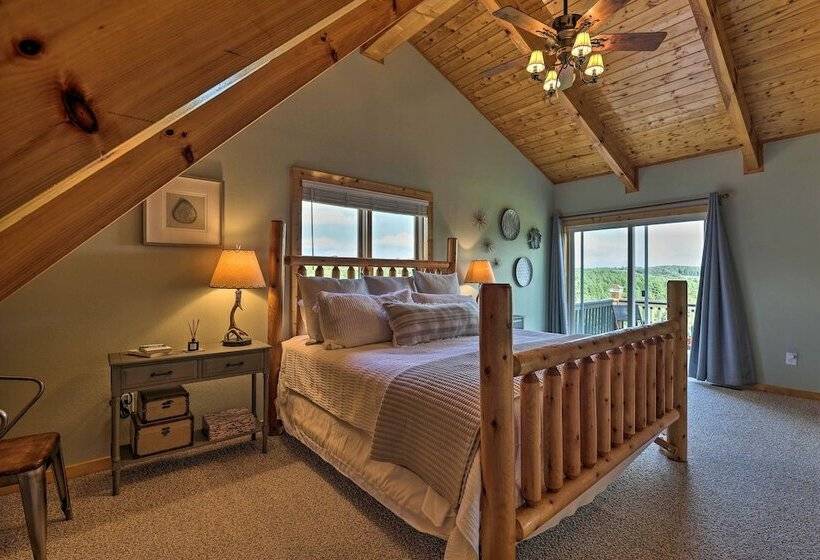 Piney Creek Mountain View Cabin W/ Wraparound Deck