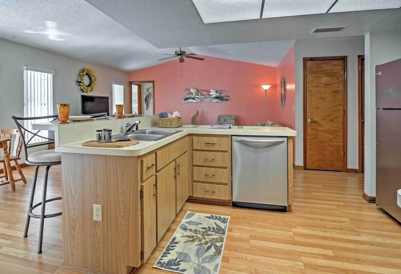 Pristine Spring Hill House W/ Private Pool & Lanai