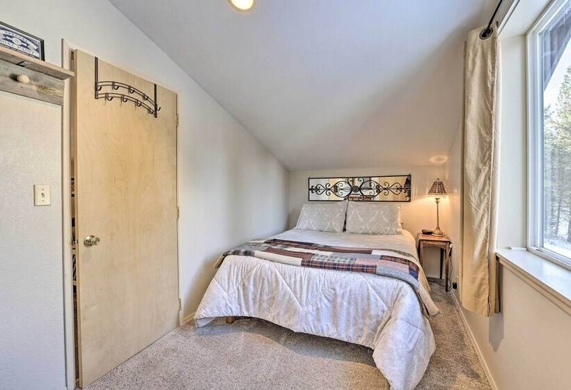 Private Cascade Cabin With Hot Tub & Fire Pit!