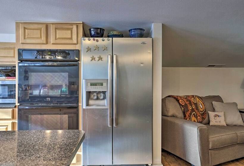 Private Cascade Cabin With Hot Tub & Fire Pit!