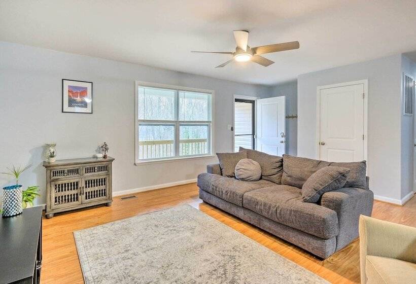 Private Mountain Home Near Shenandoah River!