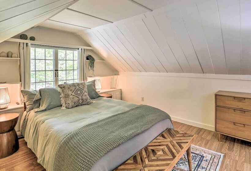 Private Riverfront Escape W/ Fire Pit & Grill