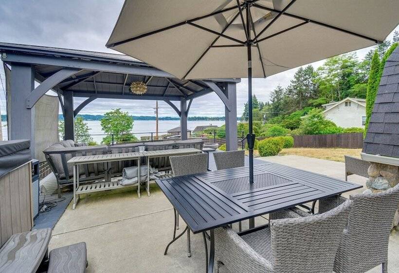 Puget Sound Cabin With Hot Tub And Water Views!
