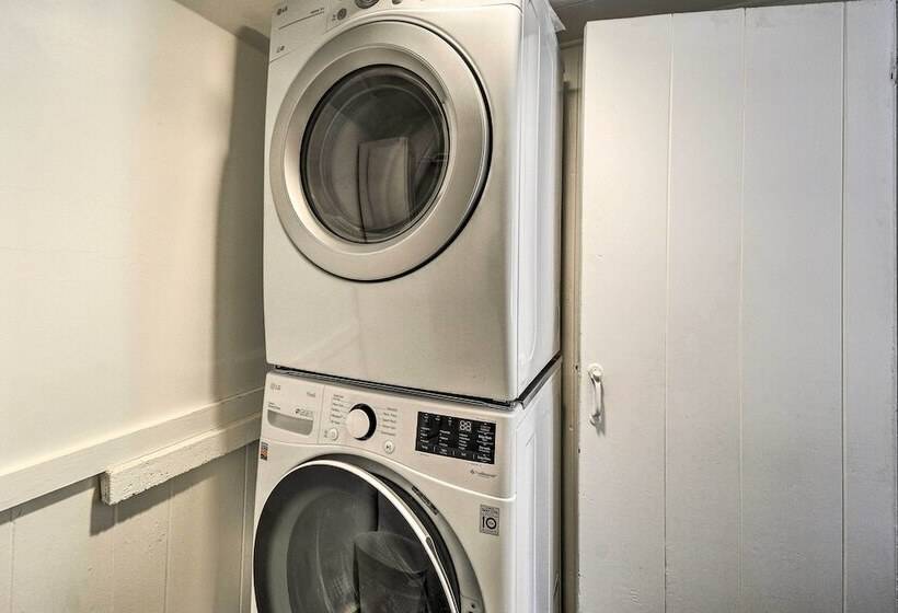 Puget Sound Cabin With Hot Tub And Water Views!