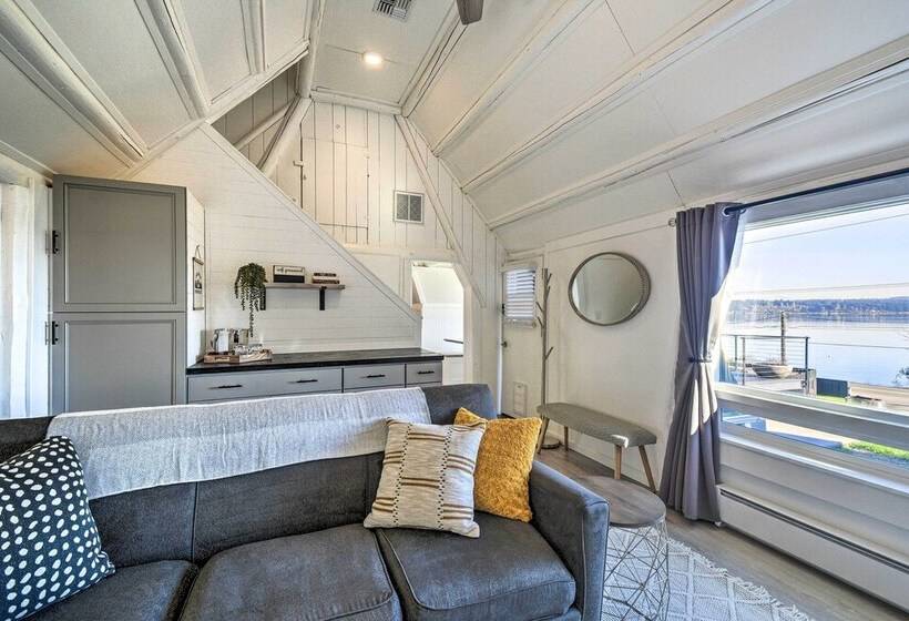 Puget Sound Cabin With Hot Tub And Water Views!