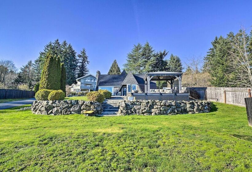 Puget Sound Cabin With Hot Tub And Water Views!