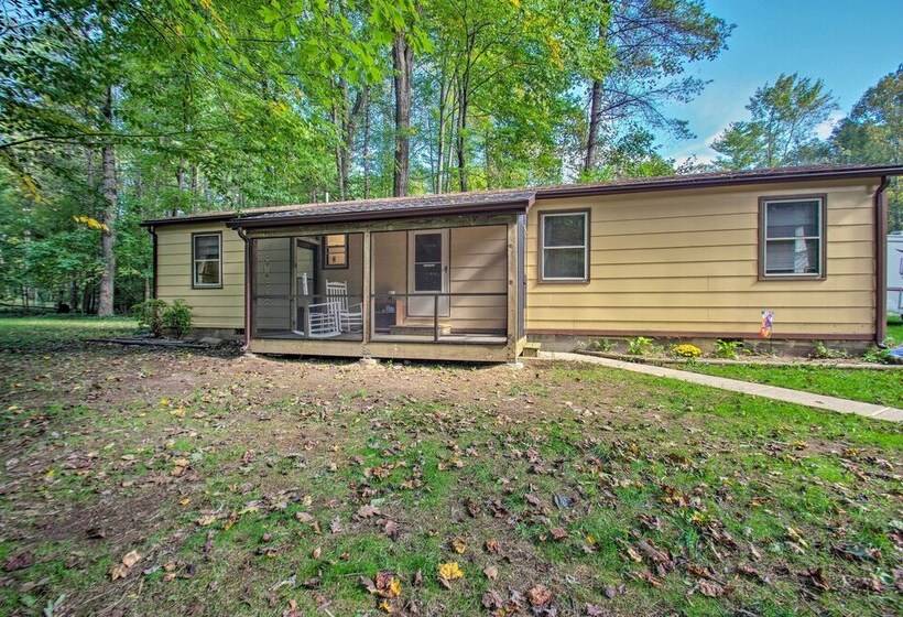 Quaint Hinton Hideaway   Hunt & Fish Nearby!